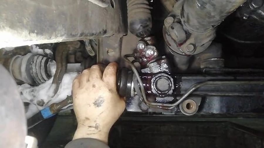 Как ведет себя машина SsangYong при неисправной рулевой рейке